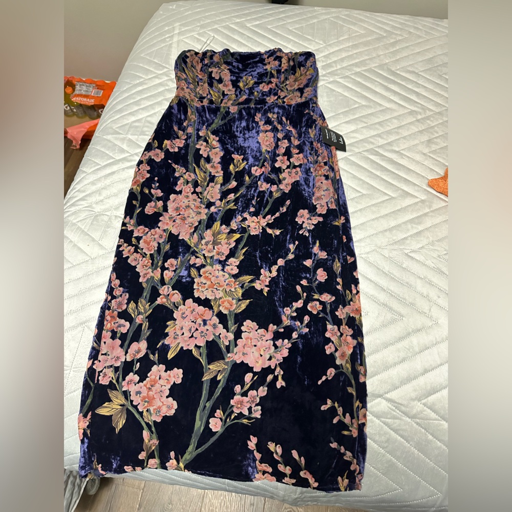 Lulus strapless burnout velvet dress